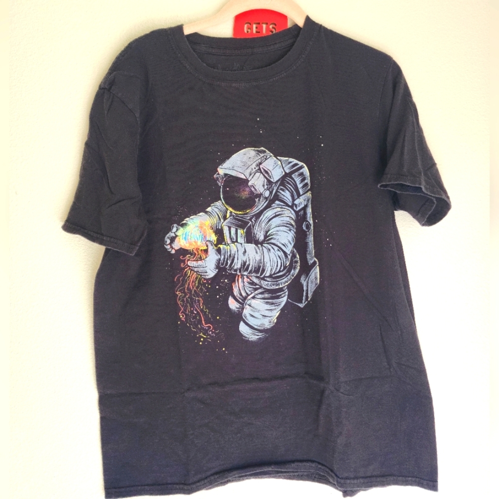 Threadless astronaut t-shirt